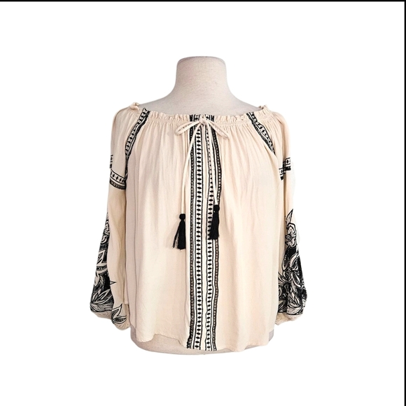 ASTR Off-White Off The Shoulder "Jessa" Boho Peasant Top - Picture 4 of 10